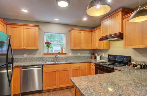 Warnick Cabin | Baker Bliss | Hot Tub · Fire Pit · Pet-Friendly · Mt. Baker Gateway