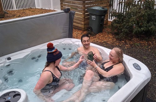 Warnick Cabin | Baker Bliss | Hot Tub · Fire Pit · Pet-Friendly · Mt. Baker Gateway