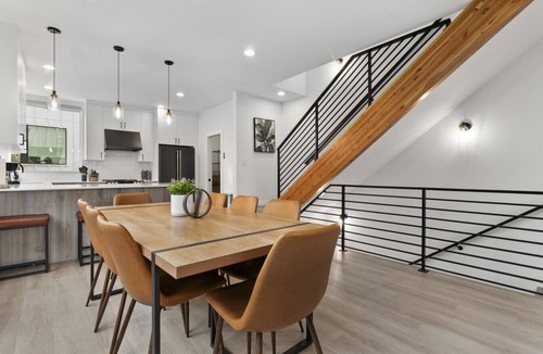 Whittier Heights Villa | Ballard Hangout - Arcade, Covered deck, Sleeps 10!