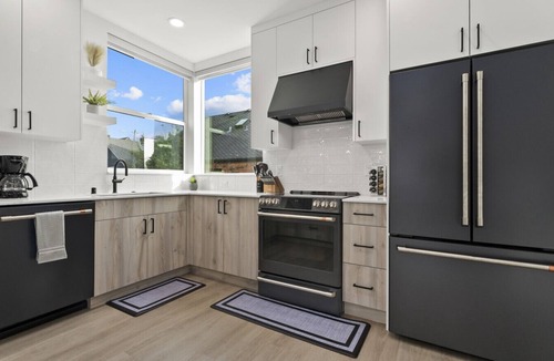 Whittier Heights Villa | Ballard Hangout - Arcade, Covered deck, Sleeps 10!