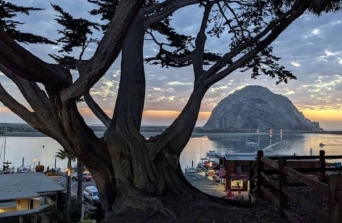 Morro Bay Apartment | BAY/OCEAN VIEWS-WALK TO ALL! Midship Quarters - 500 sq ft-Queen bed, full bath!