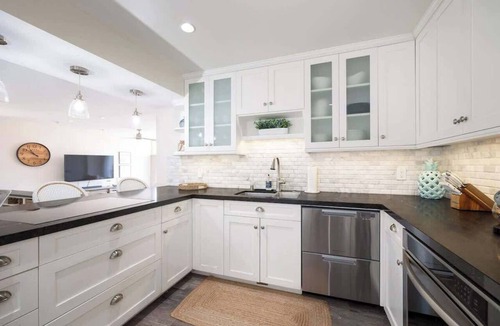 La Playa Apartment | Bay View Boats Steps to Kellogg Beach