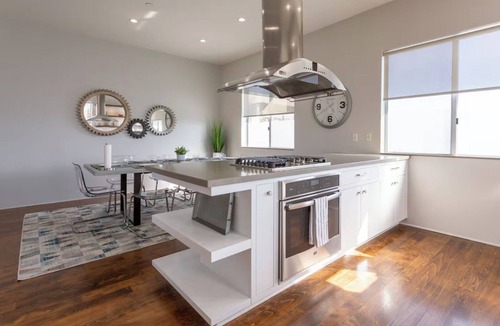 Coronado House | Bayside Retreat - Bay Views in Walkable Coronado