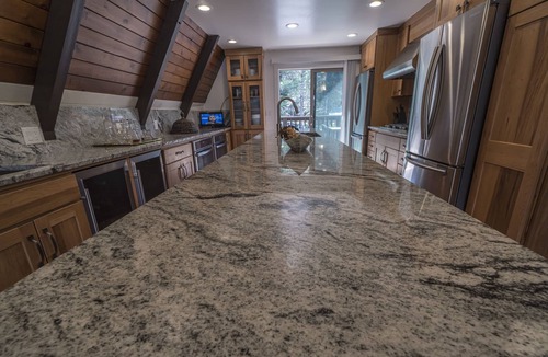 Donner Lake Woods Ski Chalet | Beach Chalet - Ski Lease - Weddings - Events - Reunions - Thanksgiving - Boating