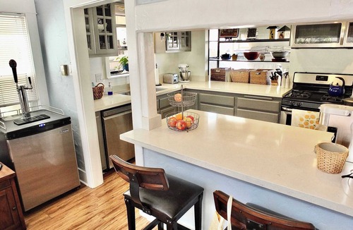 Belmont Shore House | Beach Paradise, Steps to the Beach, Sleeps 8