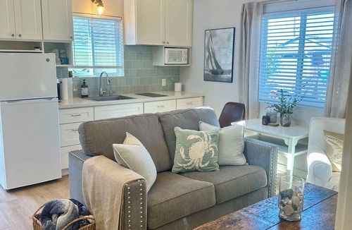 Morro Bay Cottage | Beach tract monthly rental, walk to the beach with a rooftop deck!