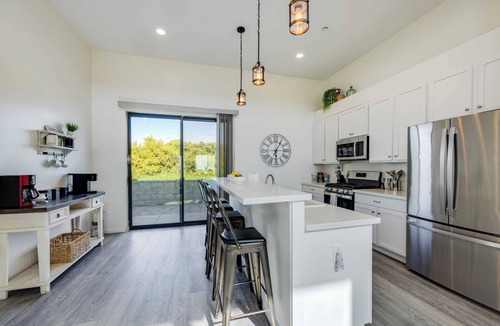Oceano Cottage | Beachfront 2BR w/Deck, Views & Direct Sand Access Strand Way A