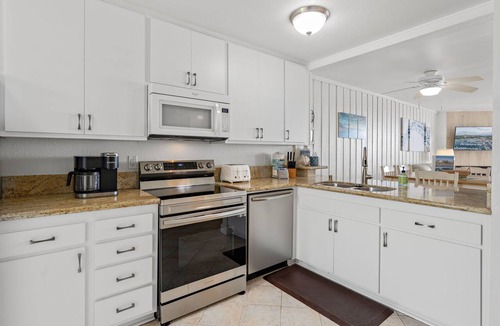 Townsite Condo | Beachfront cottage, Ocean & Sand Views. D20 North Coast Village
