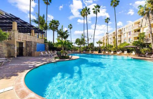 Townsite House | Beachfront Resort-sunset views deck & luxe king