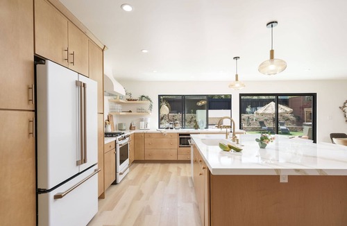 Pierpont Bay House | Beachmont Luxurious Beach Escape-Stylish 5BR Haven