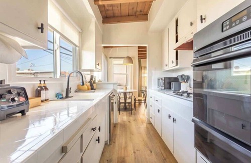 El Porto House | Beachside Dual Home | Steps to Sand | Parking