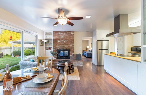 Montecito House | Beachside Escape | Minutes to the Shore – East Valley Manor by AvantStay