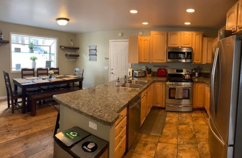 Incline Village House | “Bearadise” A/C- HotTub- Decks-Shuffleboard- peaceful and serene.