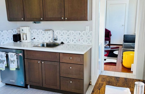 Prescott Condo | Beautiful 3-bedroom condo one block to BART, one stop to SF