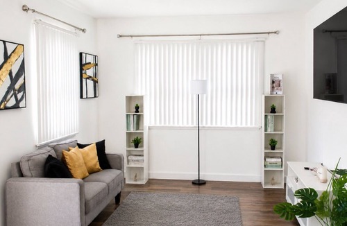 Burbank Apartment | Beautiful Burbank Getaway!