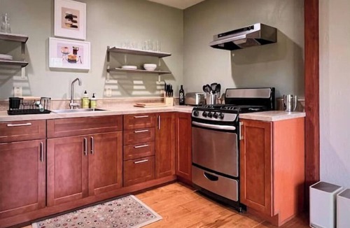 Shepherd Canyon House | Beautiful Canyon View Suite, 1100 sq. ft., private deck, full kitchen