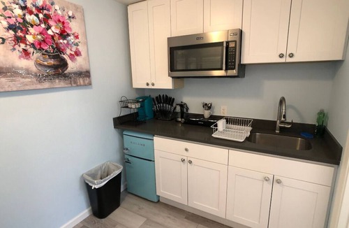 East San Mateo Apartment | Beautiful centralized home away from home