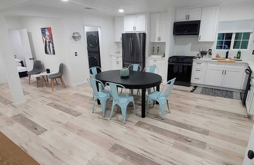 Reseda House | Beautiful charming private home in Reseda