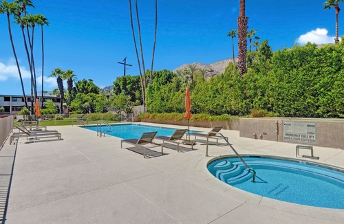 Old Las Palmas Condo | Beautiful Condo in Villa De Las Palmas Community, close to Downtown Restaurants