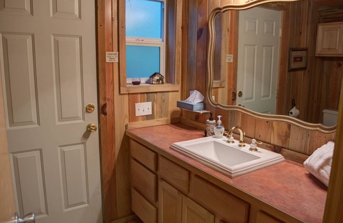 Zigzag Cabin | Beautiful custom home, 3 bedrooms, 3 bath, hot tub, pet friendly !