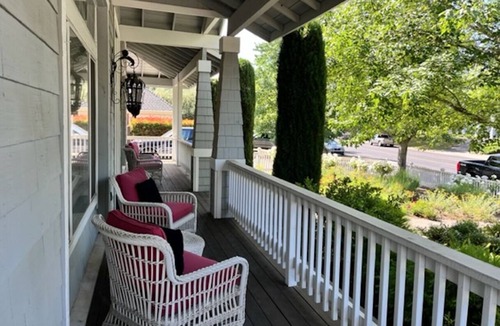 St. Helena House | Beautiful Home Walking Distance St Helena and Meadowood resort privileges.