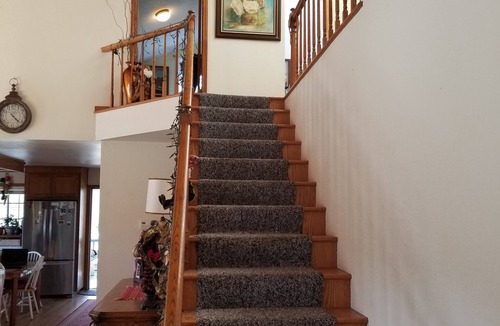Oakhurst Cottage | Beautiful Pet-Friendly Spacious Lodge near Yosemite & Lakes 9 Rooms/6BR/12 Beds