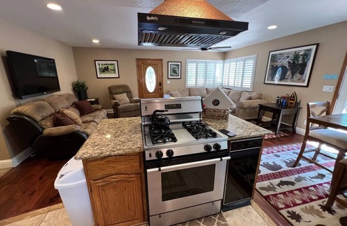 Lakehead House | Beautiful Shasta Lake Home, 12 Guests (6 Adults) - Shasta Lakeshore Retreat #6