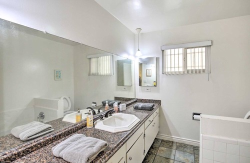 Inglewood Condo | Beautiful, Spacious 2-bedroom condo with AC, near Sofi Stadium