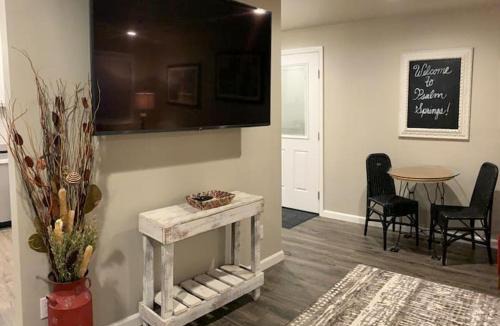 Yakima House | Beautiful, well-stocked home - sleeps 7!