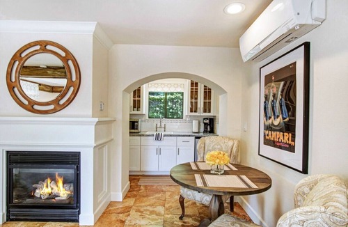 Sonoma House | Bella @ Bungalows 313 - Half a block off the Historic Sonoma Plaza