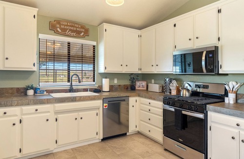 Paso Robles House | Bella Vista Farmhouse - Wine Country Views - Fire Pit - Starry Nights