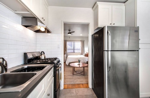 Belmont Shore Apartment | Belmont Shore Studio Walk to Beach & 2nd Street Dining