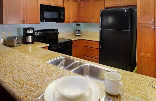 San Diego Country Estates Hotel | Best Place to Unwind! 4 Great Units, Pool, Parking, Near Mt. Woodson Golf Club