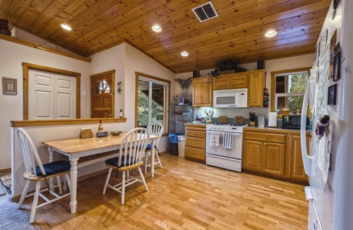 Truckee Condo | Best Tahoe Donner Location. AirCon. EV Charger. WiFi. Unlimited Hot Water.