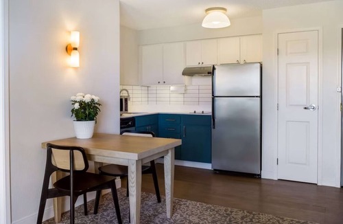 Oyster Point Hotel | Best Value, Quality Stay! Free Breakfast, Near San Francisco Botanical Garden