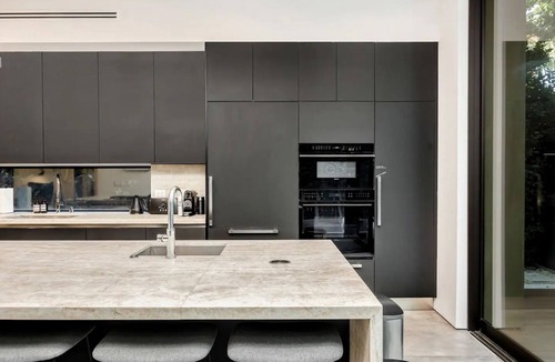 Beverly Grove House | Beverly Hills Modern Oasis