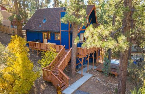Whispering Forest House | Big Blue Retreat Dog-Friendly Cabin, Spa, Near Village
