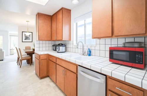 Sunnyvale House | Big Room Queen Bed & Sofa Bed/Perfect environment