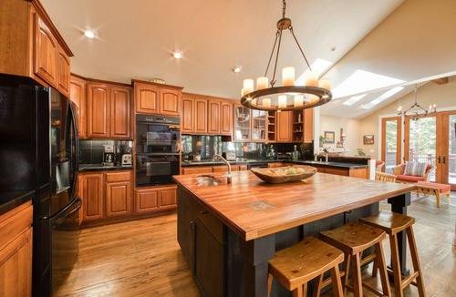 Truckee House | Big Springs by Tahoe Getaways - Luxury Northstar 6 BR - Free Ski Shuttle to Slopes