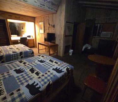Willow Creek Hotel | Bigfoot Motel