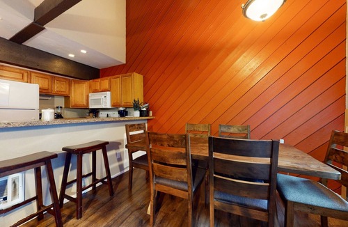 Majestic Pines Condo | Bigwood 63 Cozy Mountain Home, 1 Car Garage, Close to Eagle Lodge by RedAwning
