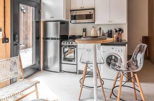 South Perry District Apartment | BlockhouseLife Sustainable Tiny-Living! with Wi-Fi