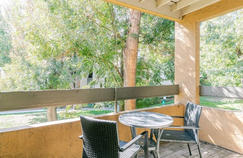 Shoreline West Apartment | Blueground | Shoreline West, pool, nr Shoreline Park