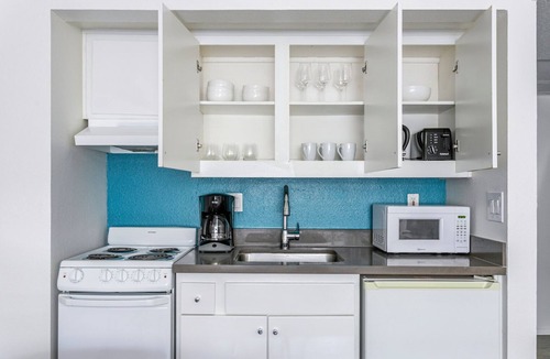 Studio City Apartment | Blueground | Studio City, pool, nr Lake Balboa