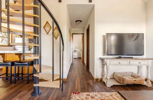 Oakhurst Cottage | Bluejay Bungalow – Cozy Pet-Friendly Cottage Near Yosemite & Bass Lake