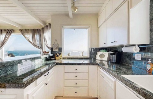 Bodega Bay House | Bodega Bay 2BR oceanfront cottage above Carmet Beach — dog friendly