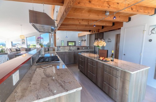 Bodega Bay House | Bodega Bay Personal Resort! Golf, Waves, & Seals! Ocean Vibes! HtTb~Sea Casa