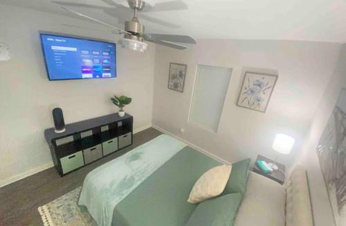 Eastside House | BonVoyage-Sleep&Sail Overnight Stays-Sleeps 6-8