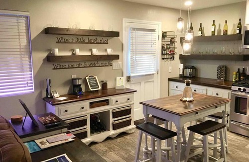 Templeton House | Boutique Living at Cozy Blue Modern Wine Country
