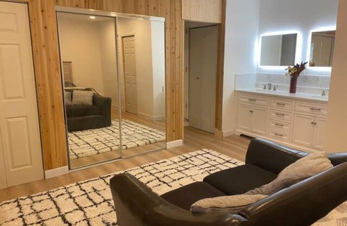 Edenvale House | Brand New Private ADU, Private Entrance + Laundry